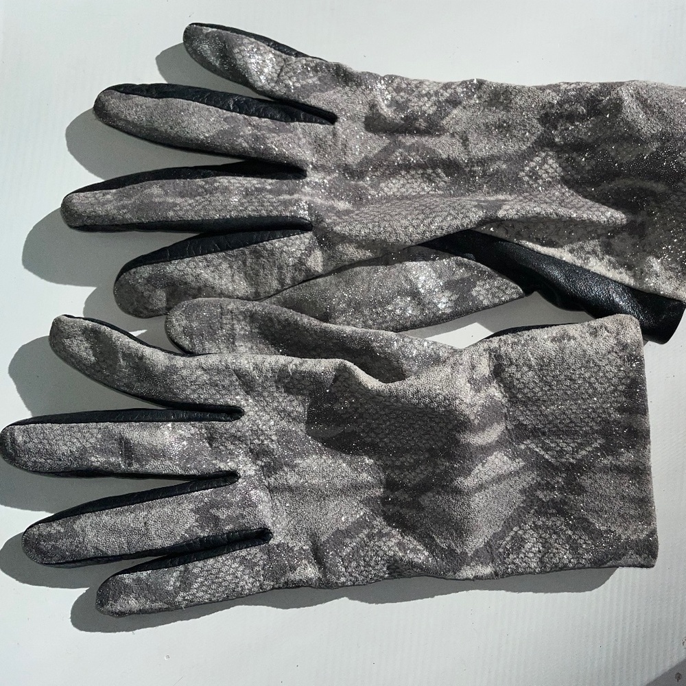 Leather Snakeskin gloves